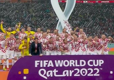 颁奖仪式！球员兴奋领奖牌，莫德里奇拥抱教练催泪，前总统庆祝|摩洛哥队|波兰足球|克罗地亚队|洲际锦标赛|世界杯半决赛|卢卡·莫德里奇|俱乐部足球赛事