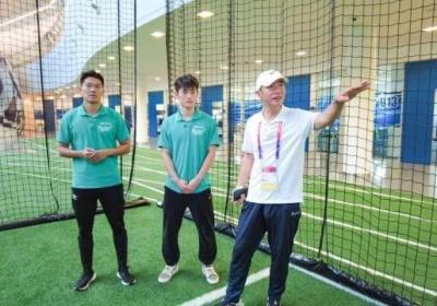 中国少年球员参观卡塔尔精英学院，感慨同龄人接受高质量文化课程|足球|马德兴