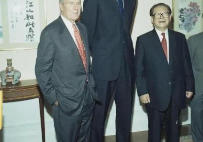 很珍贵的照片，江老和老布什、姚明的合影，那时候的大姚还很青涩|总统