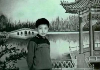 1985年，九岁撒贝宁照相馆拍的照片，父母都是南海舰队文工团演员|武汉|广东