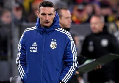 阿媒：阿根廷训练中演练多种阵型，若迪马利亚不出战会采用5-3-2|马丁内斯|阿尔瓦雷斯|罗梅罗|莫利纳|里奥梅西