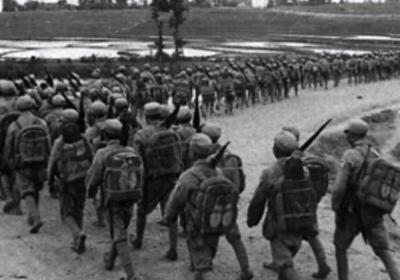 1946年，6千名解放军被敌军包围，一地主站出来：我能帮你们突围