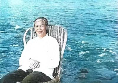 1971年，贺子珍晚年在青岛休养，一张罕见的留影，显得很精神