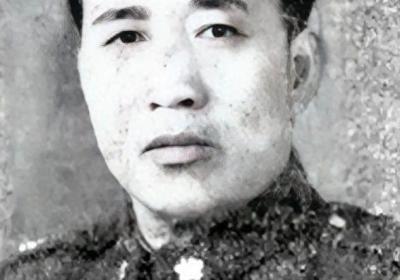 他是国军51军军长，在上海率部起义，却按投诚优待，后来结局如何
